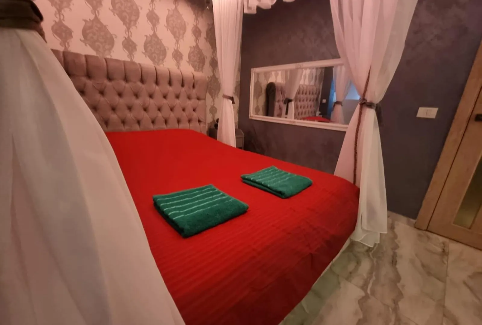 Apartment Deluxe Jacuzzi & Baldaquin Studio Bucharest