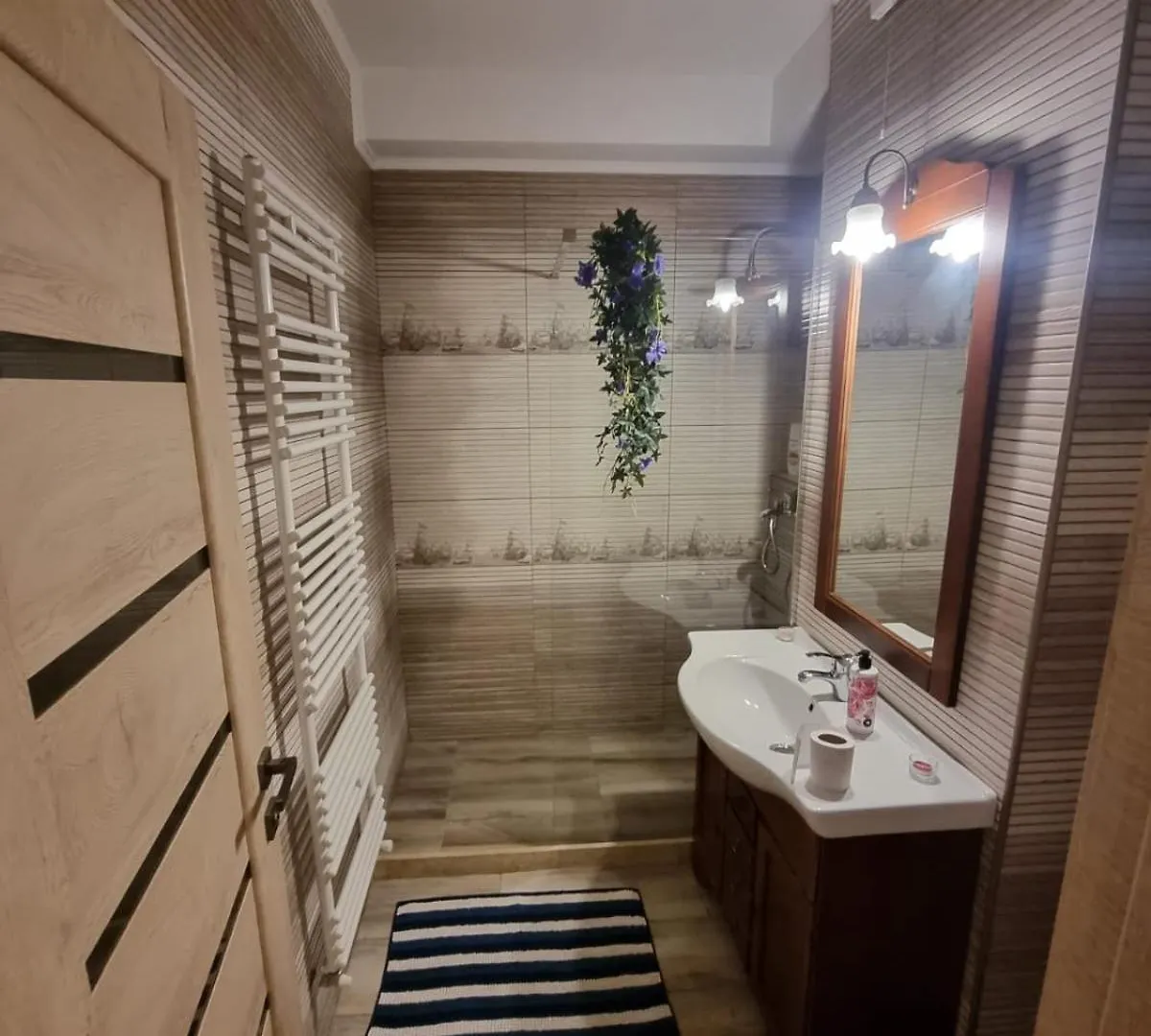 Deluxe Jacuzzi & Baldaquin Studio Βουκουρέστι 0*,  Ρουμανία